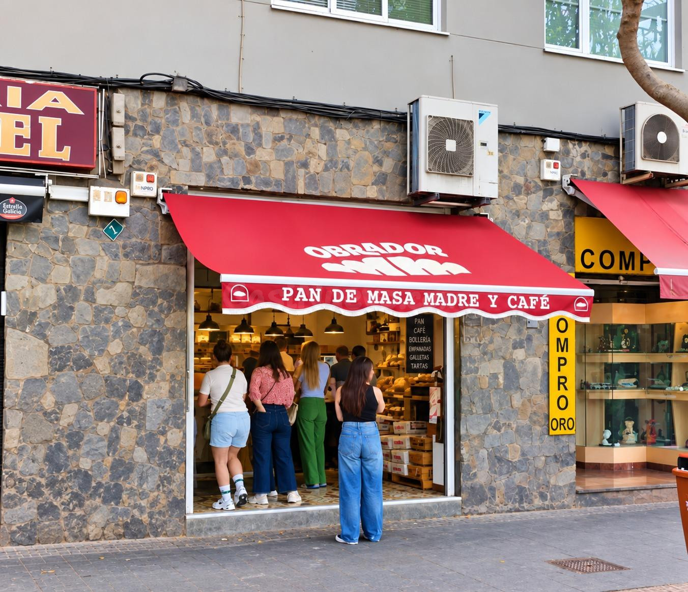 Oportunidad de Inversión / Local Comercial con Inquilino a la venta en el Mercado