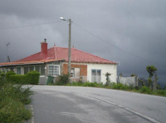 Chalet independiente en venta, FONTELA-CACHAROL, Campo Lameiro, Pontevedra. EN situación ESPECIAL