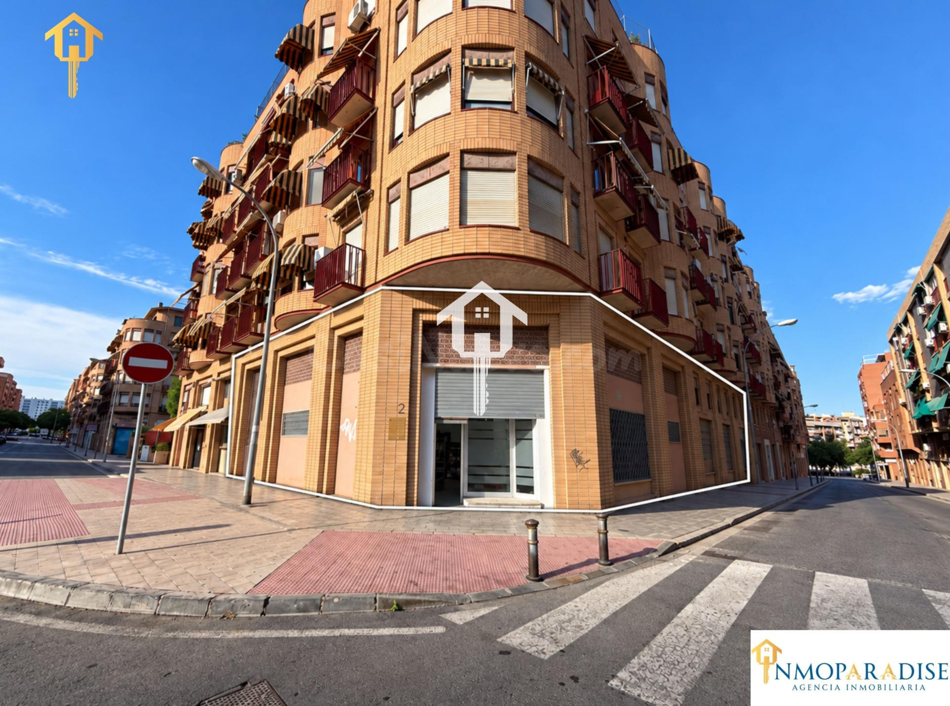 LOCAL COMERCIAL EN VENTA. ZONA DE ALTOZANO. 117m2, A PIE DE CALLE, LOCAL DIAFANO