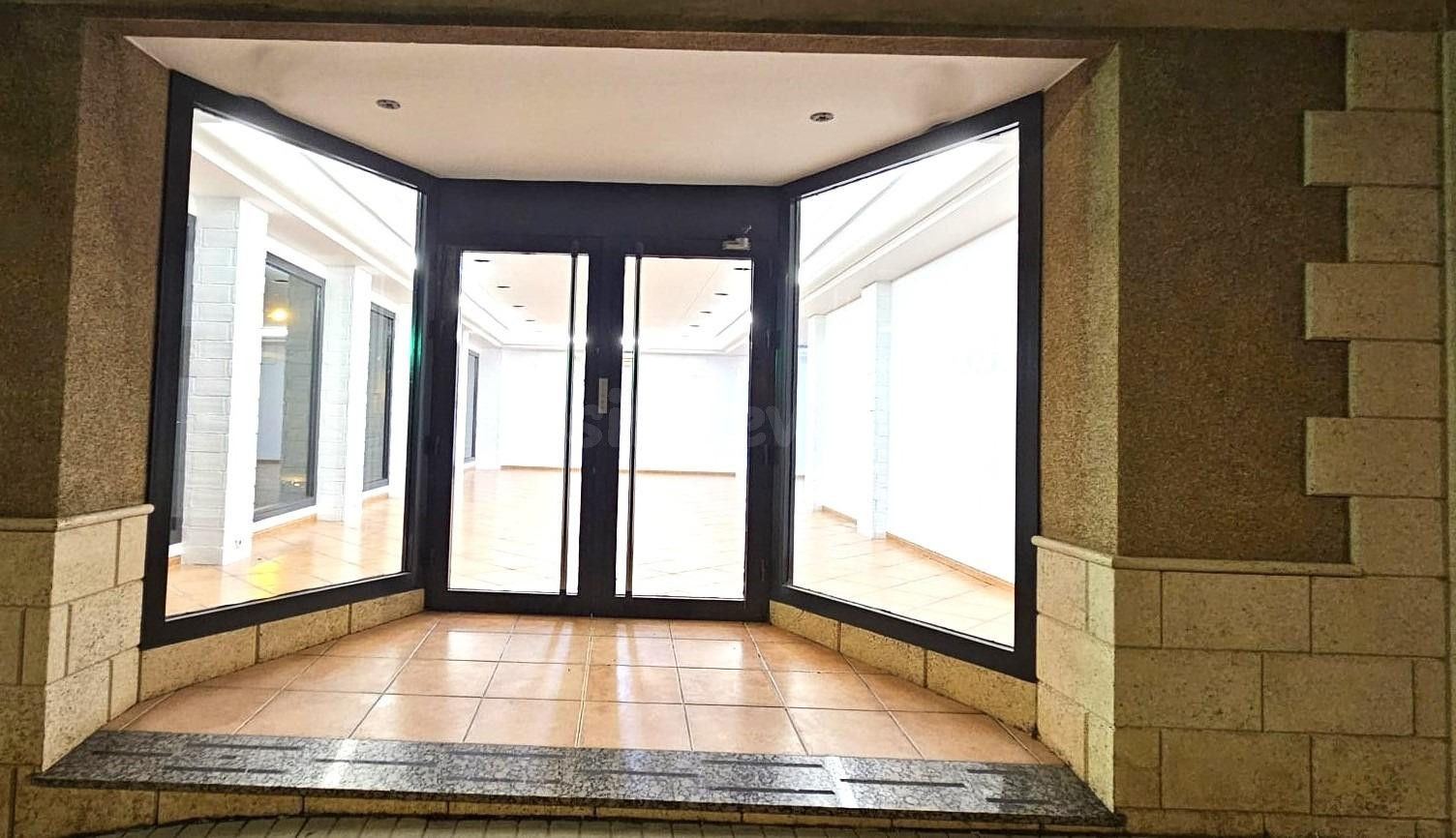 Local comercial en venta en Santo Domingo – 211 m2 – Avenida Oasis