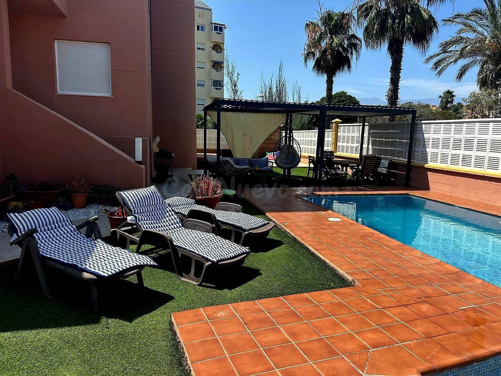 Vive junto al mar: el chalet exclusivo que siempre soñaste en Almerimar