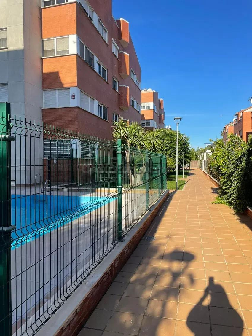ESPECTACULAR VIVIENDA UNIFAMILIAR EN LOS BERMEJALES (SEVILLA)