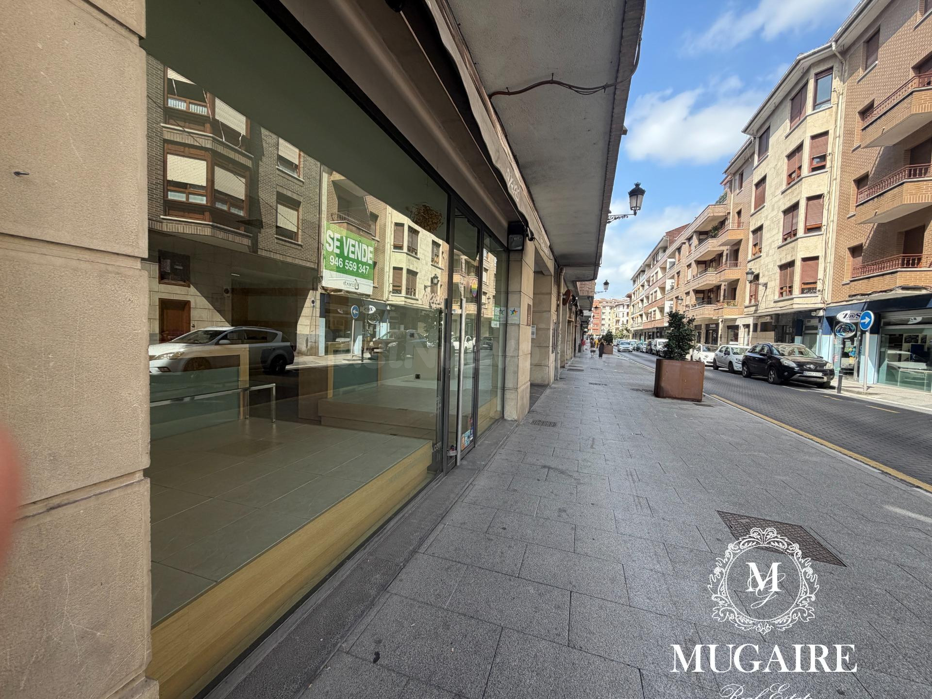 Local comercial de diseño centrico, con gran zona de almacenaje y posibilidad de poder ampliar hasta 226m2 MUGAIRE
