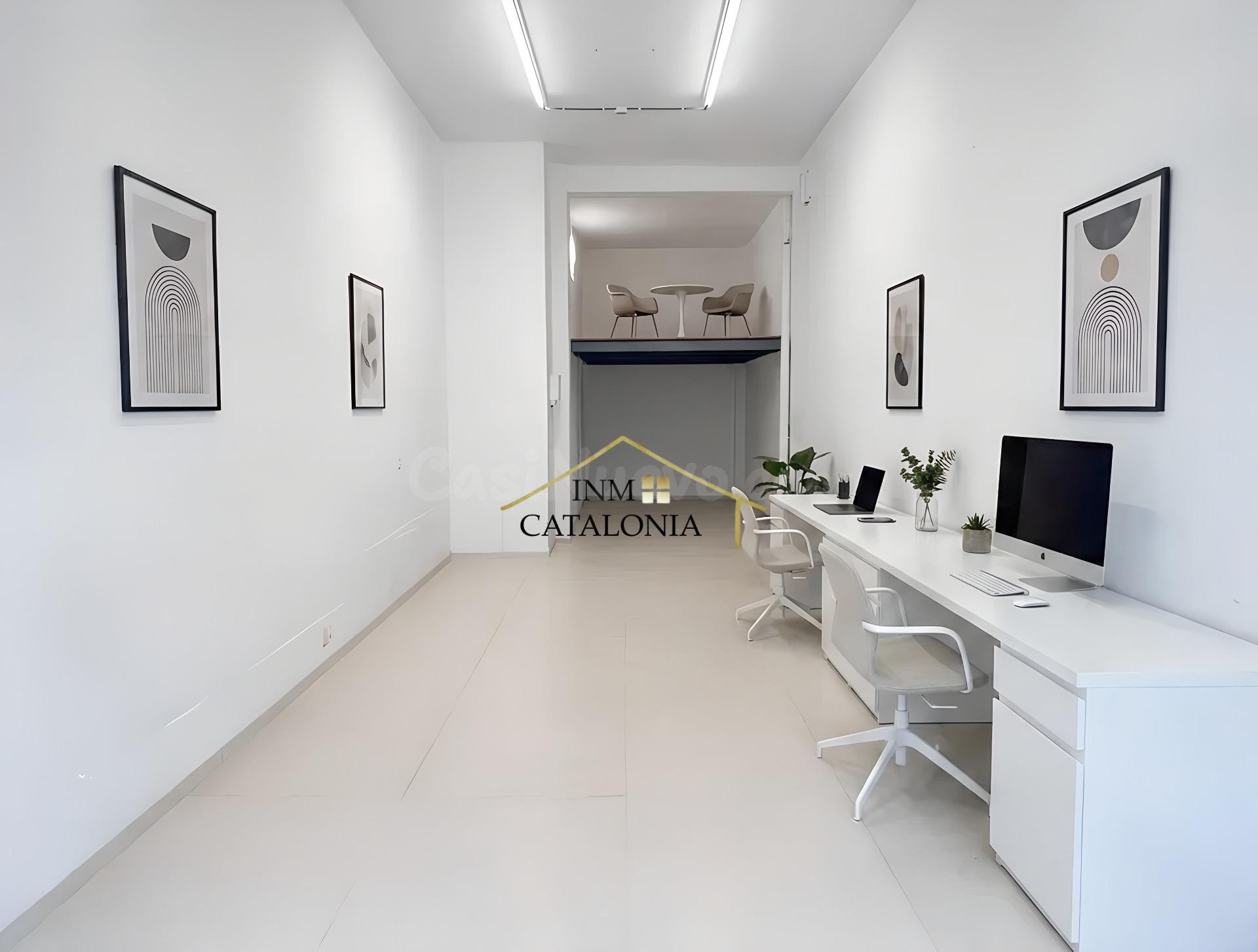 Local comercial en venta en Terrassa | Almacén con altillo y acceso para vehículos con vado