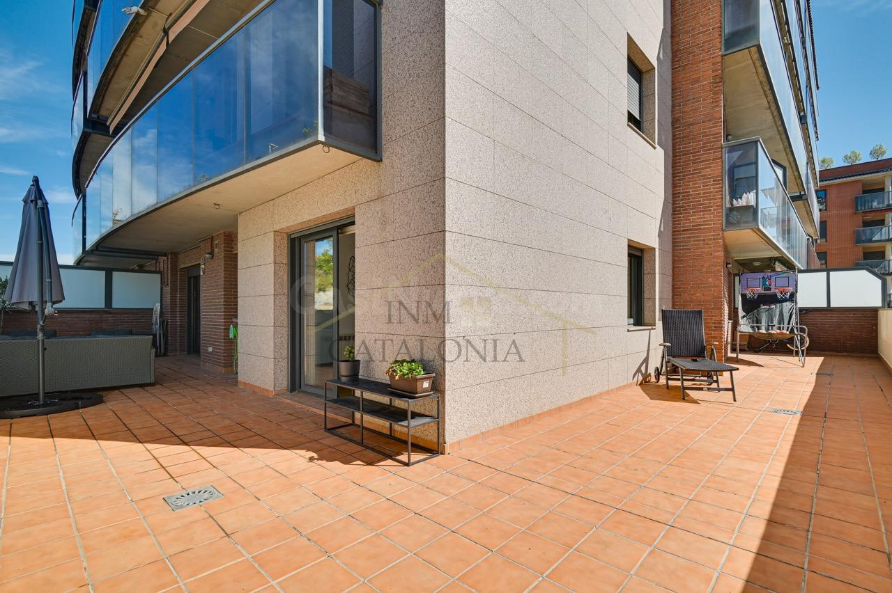 Piso familiar con terraza en Vic – 108 m2, luminoso y listo para disfrutar