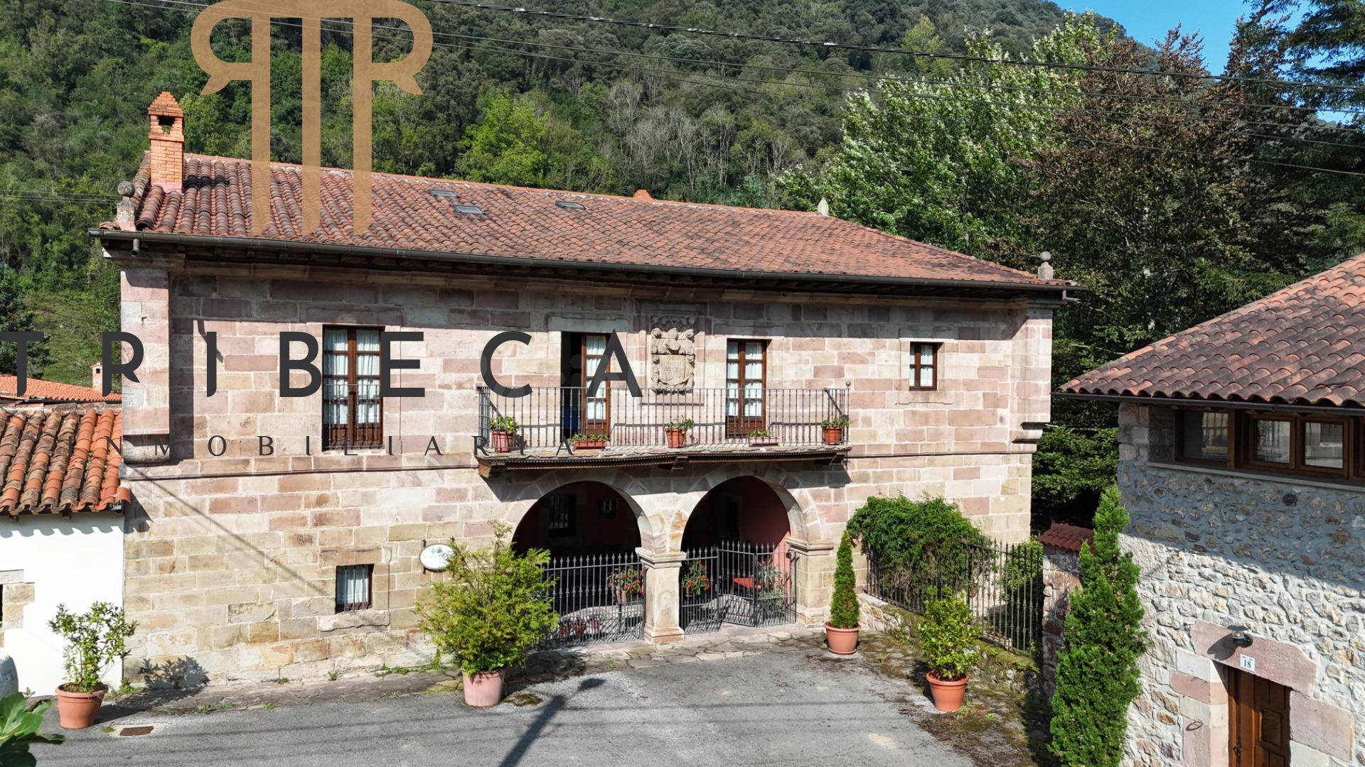 Casona histórica del siglo XVII en Treceño – El encanto de un palacio montañés