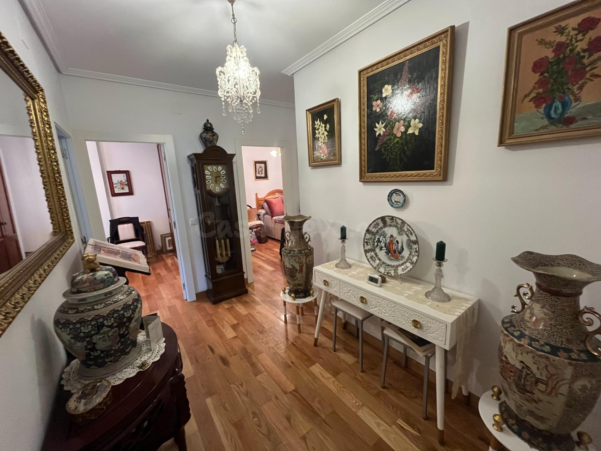 Luminoso piso de dos dormitorios en pleno corazón de Santander- Isabel la Católica