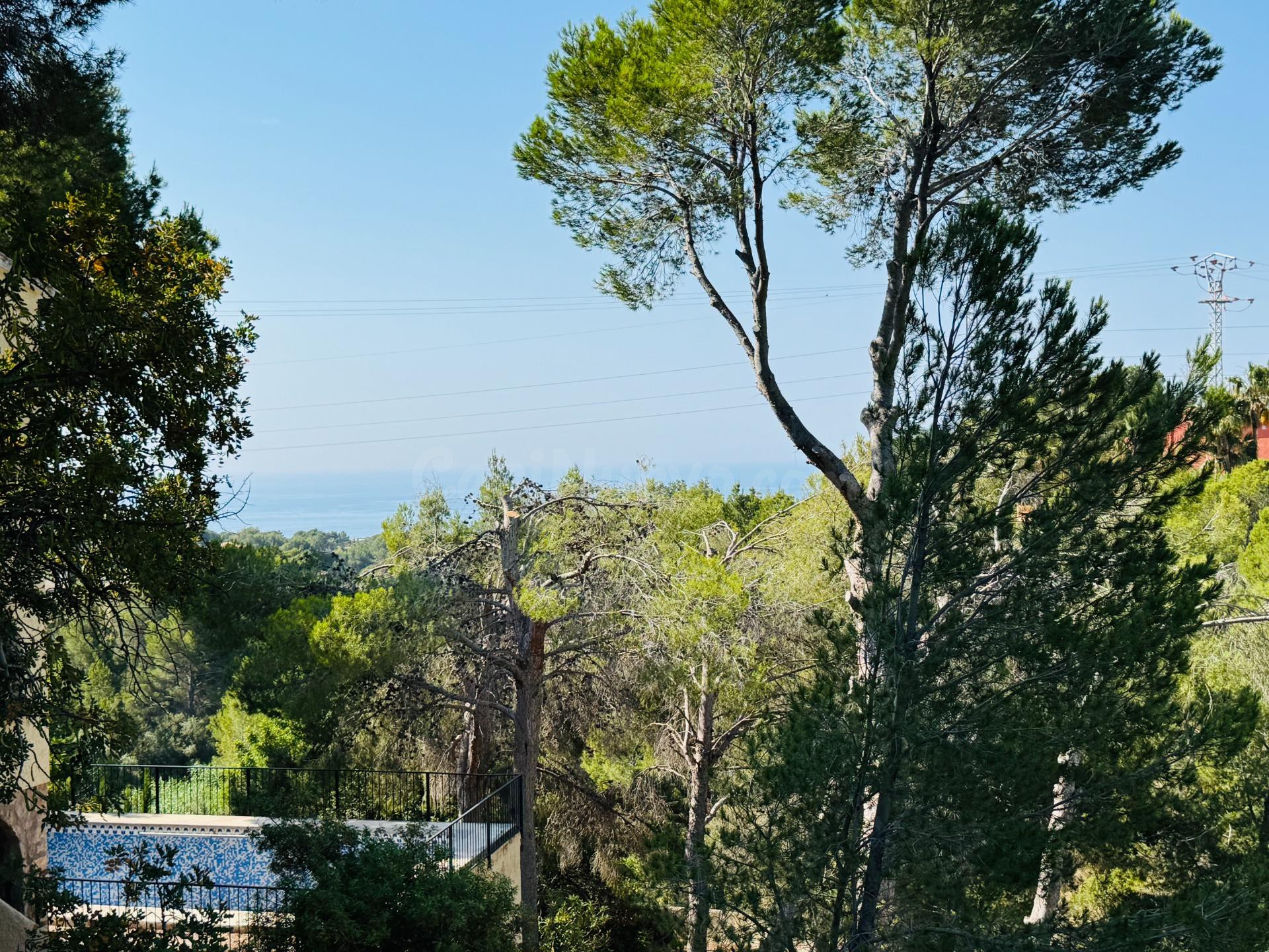 Parcela con una ubicación perfecta y vistas al mar en Galeras de las Palmeras - Altea