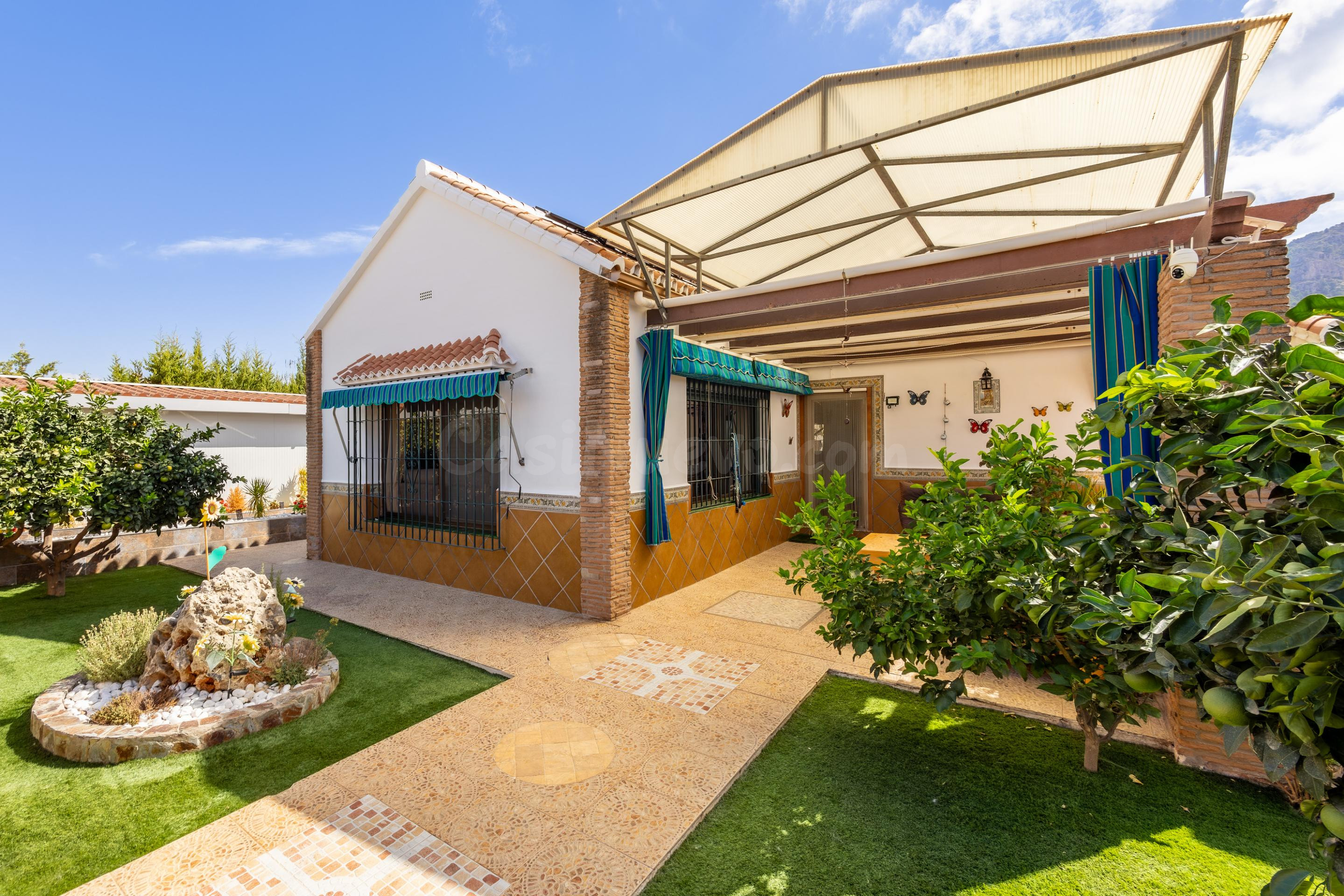 Casa independiente  en venta en Alhaurín de la Torre con piscina privada