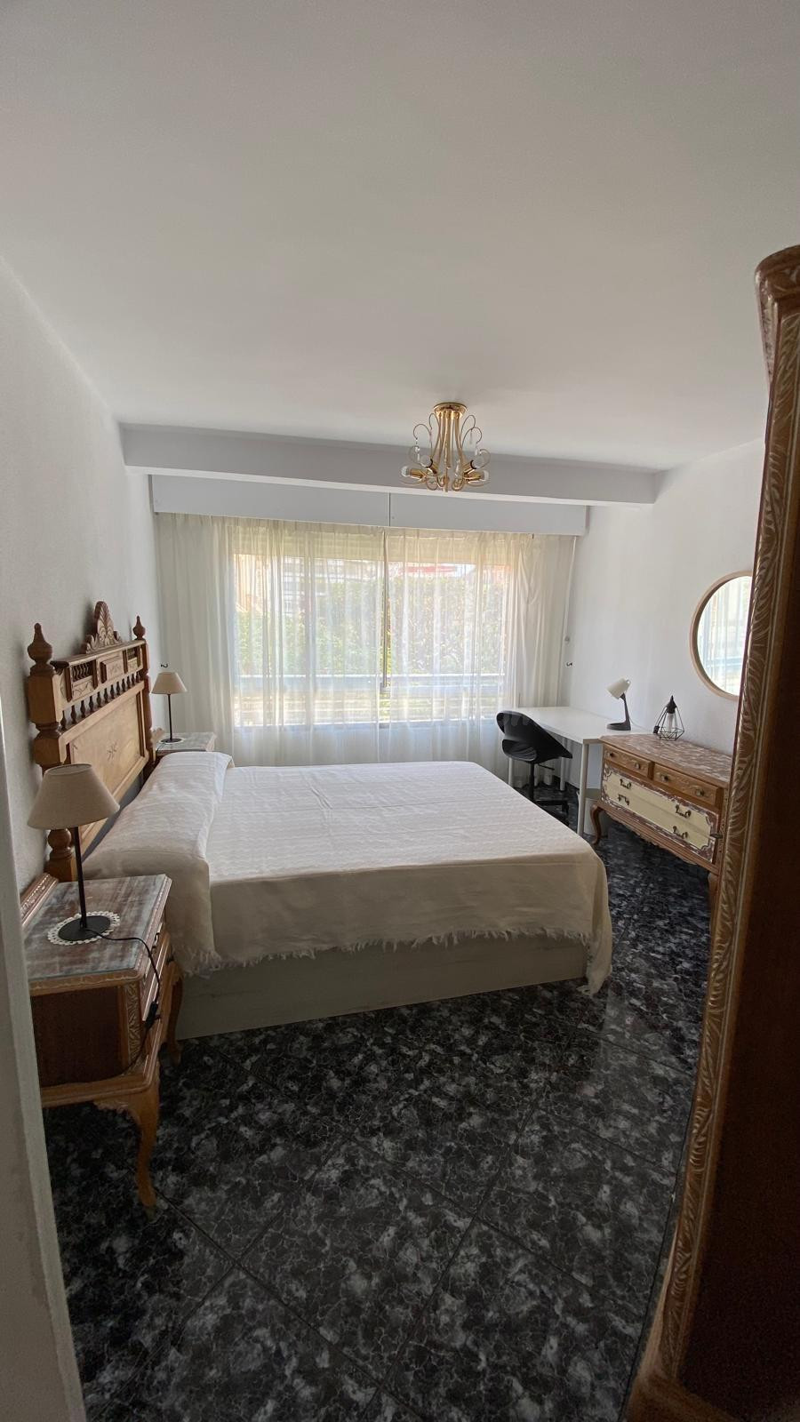 Habitación en alquiler – Centro de Alicante – 420 €/mes solo estudiantes
