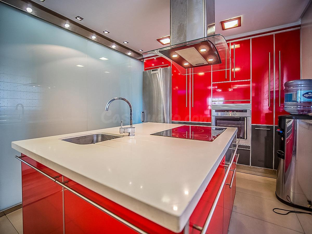 VIVIENDA INDEPENDIENTE REFORMADA | 180 m2 ÚTILES, GARAJE PRIVADO Y GRAN TERRAZA