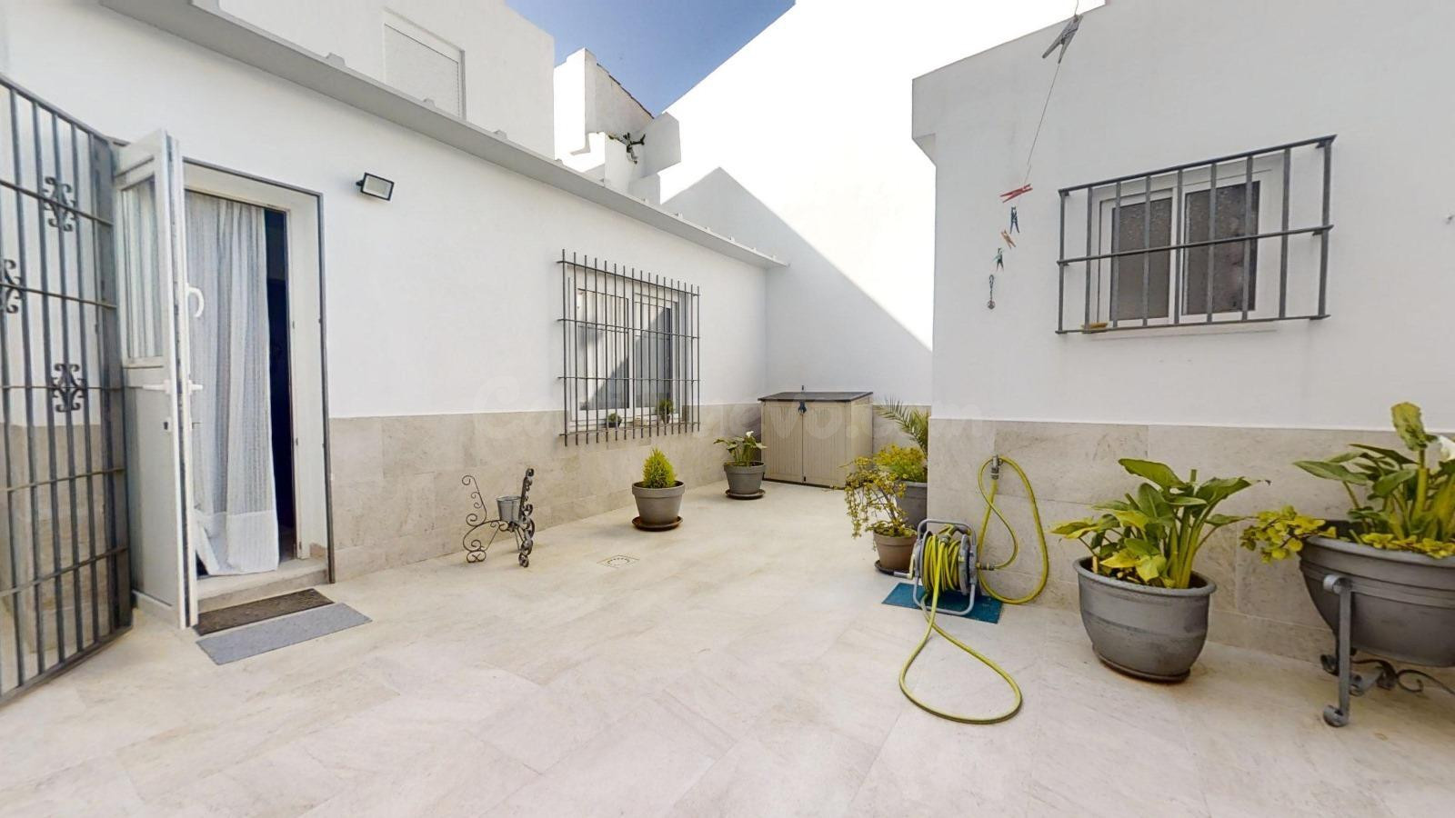 CASA EN UNA SOLA PLANTA BAJA  CON ENCANTO EN PLENO CENTRO DE JEREZ DE LA FRA.