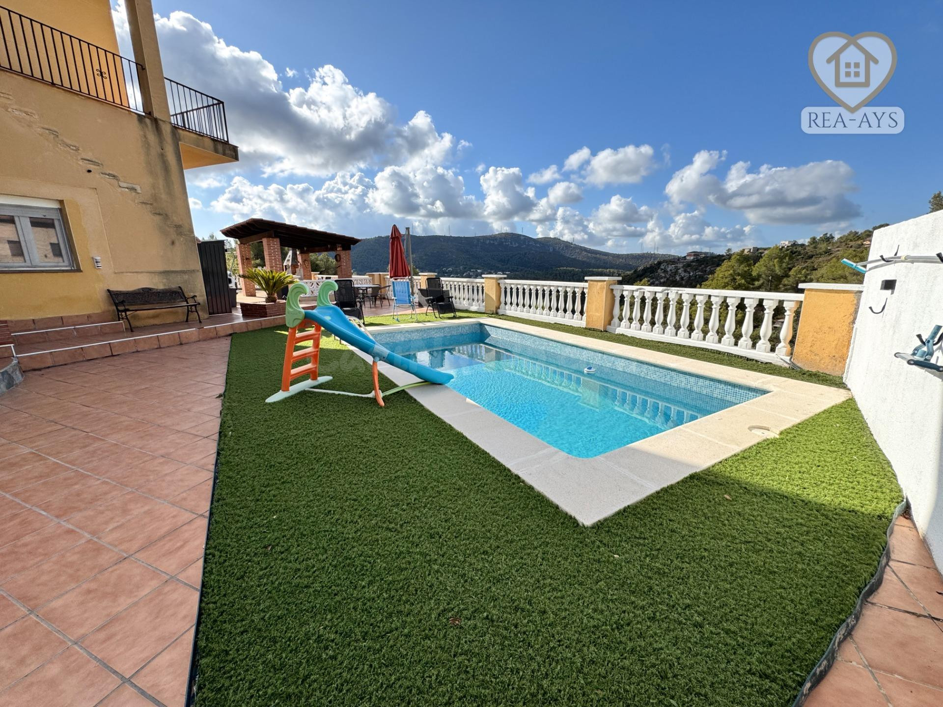 Espacio, privacidad, piscina y dos viviendas en una misma finca