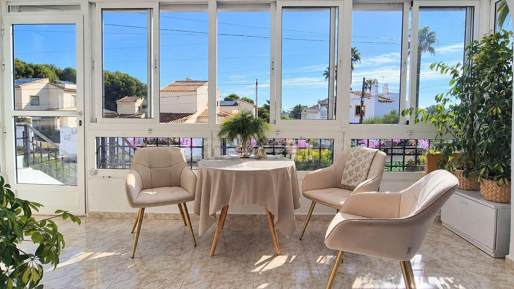 AMPLIO APARTAMENTO EN PLANTA BAJA DE 2 habitaciones CON GRAN JARDÍN PRIVADO – VILLAMARTON