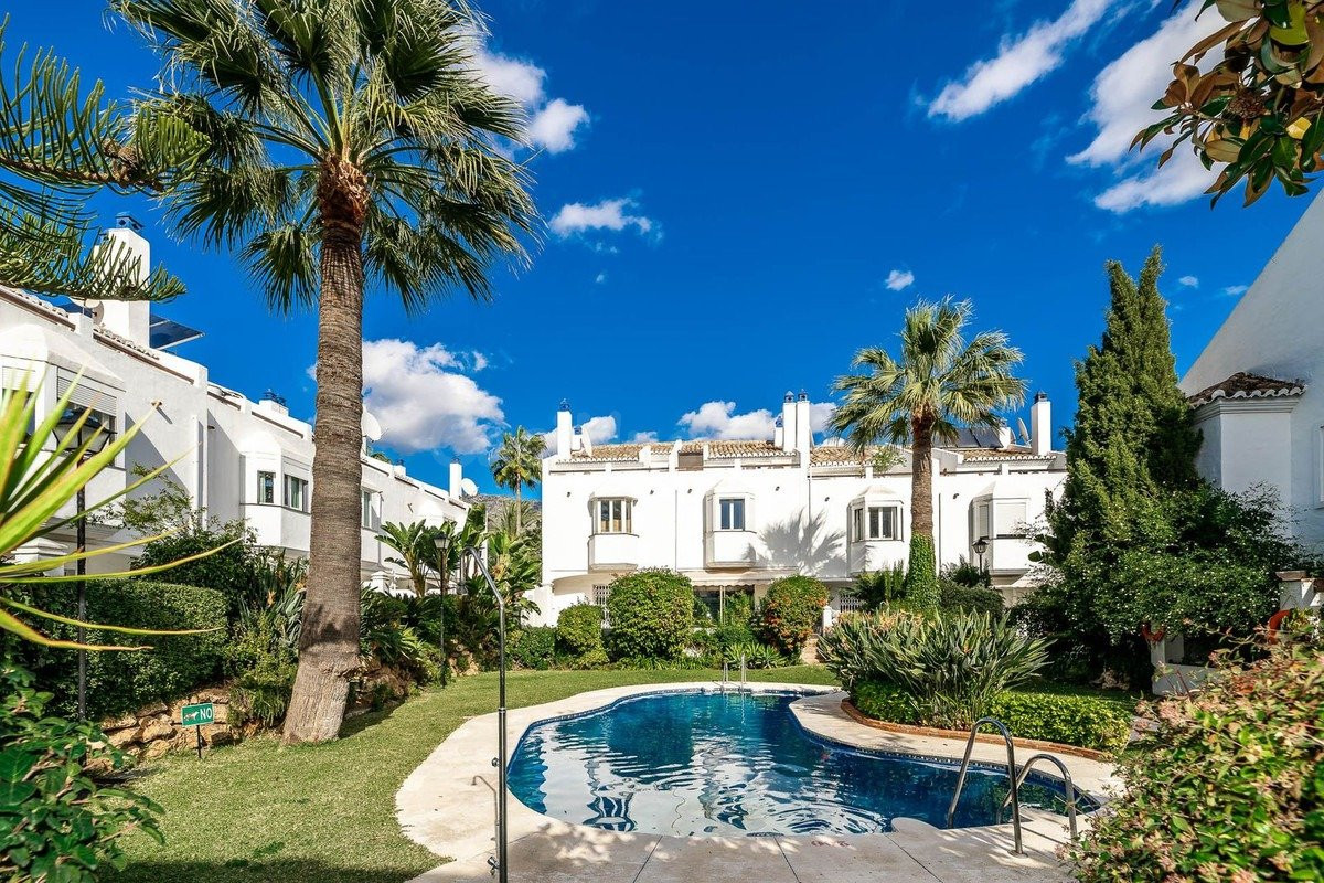 Exclusiva vivienda adosada ubicada in Arco Iris, Milla de Oro