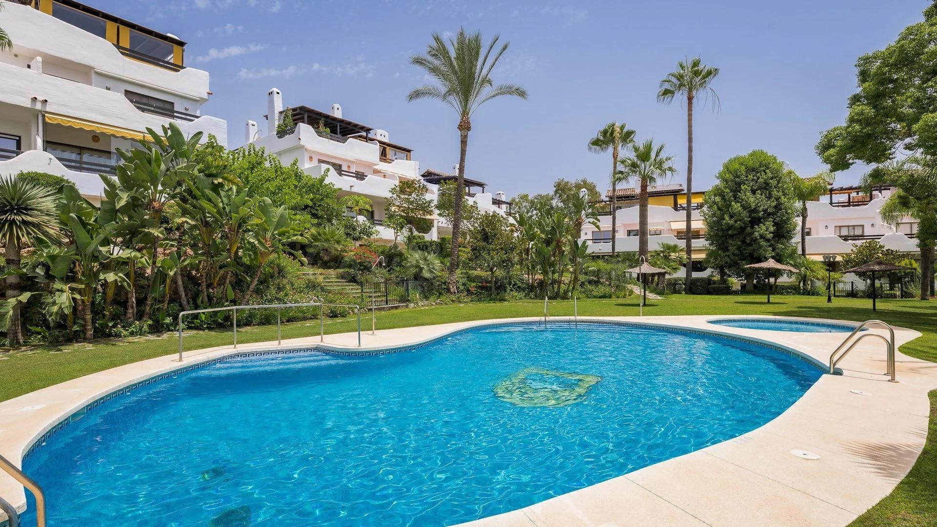 Exclusivo adosado con garaje urb La Meridiana, Milla de Oro Marbella