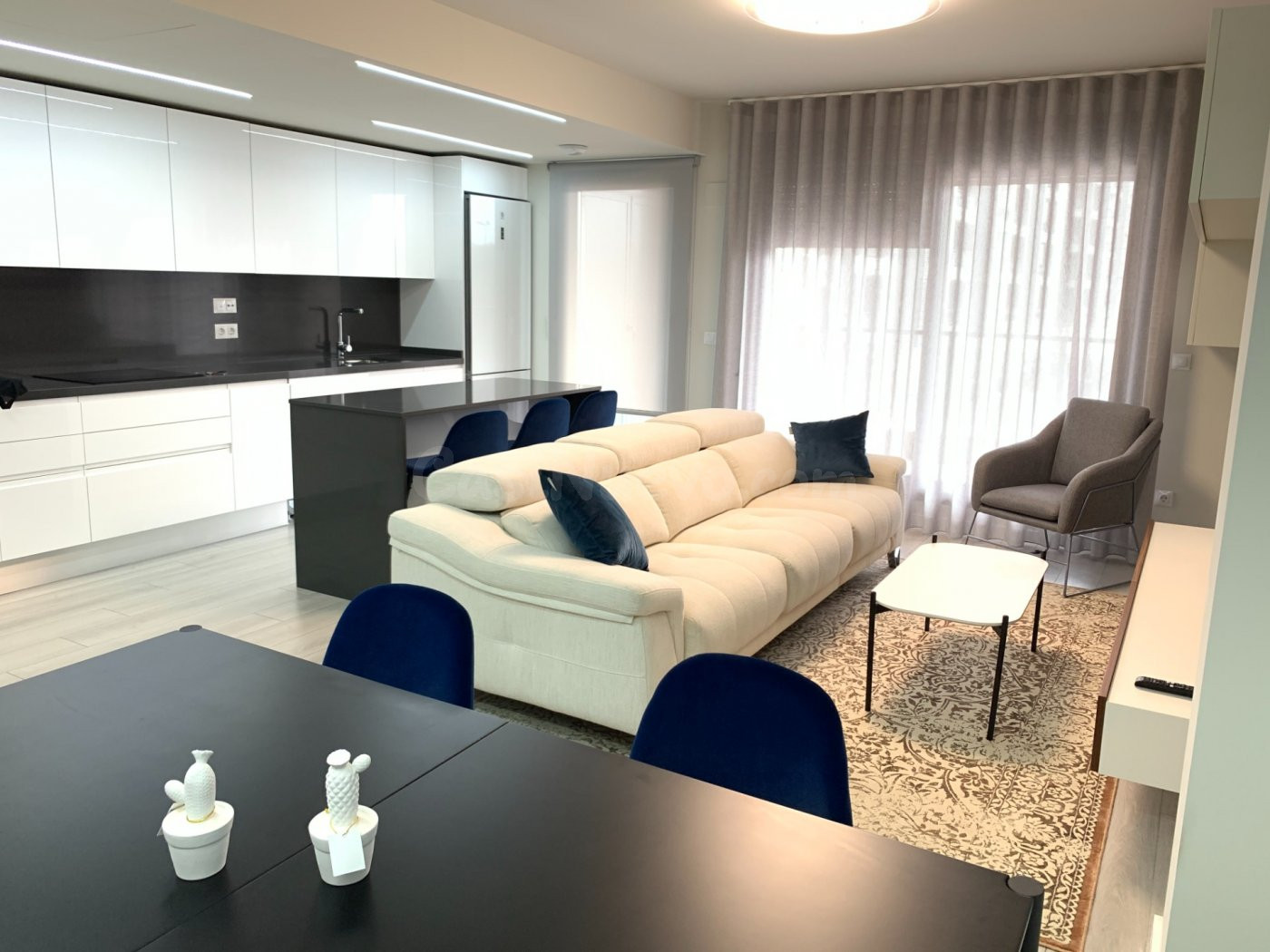 Alquiler Espectacular vivienda , 1º de dos dormitorios con suelo radiante, a/a centralizado en Pau 5
