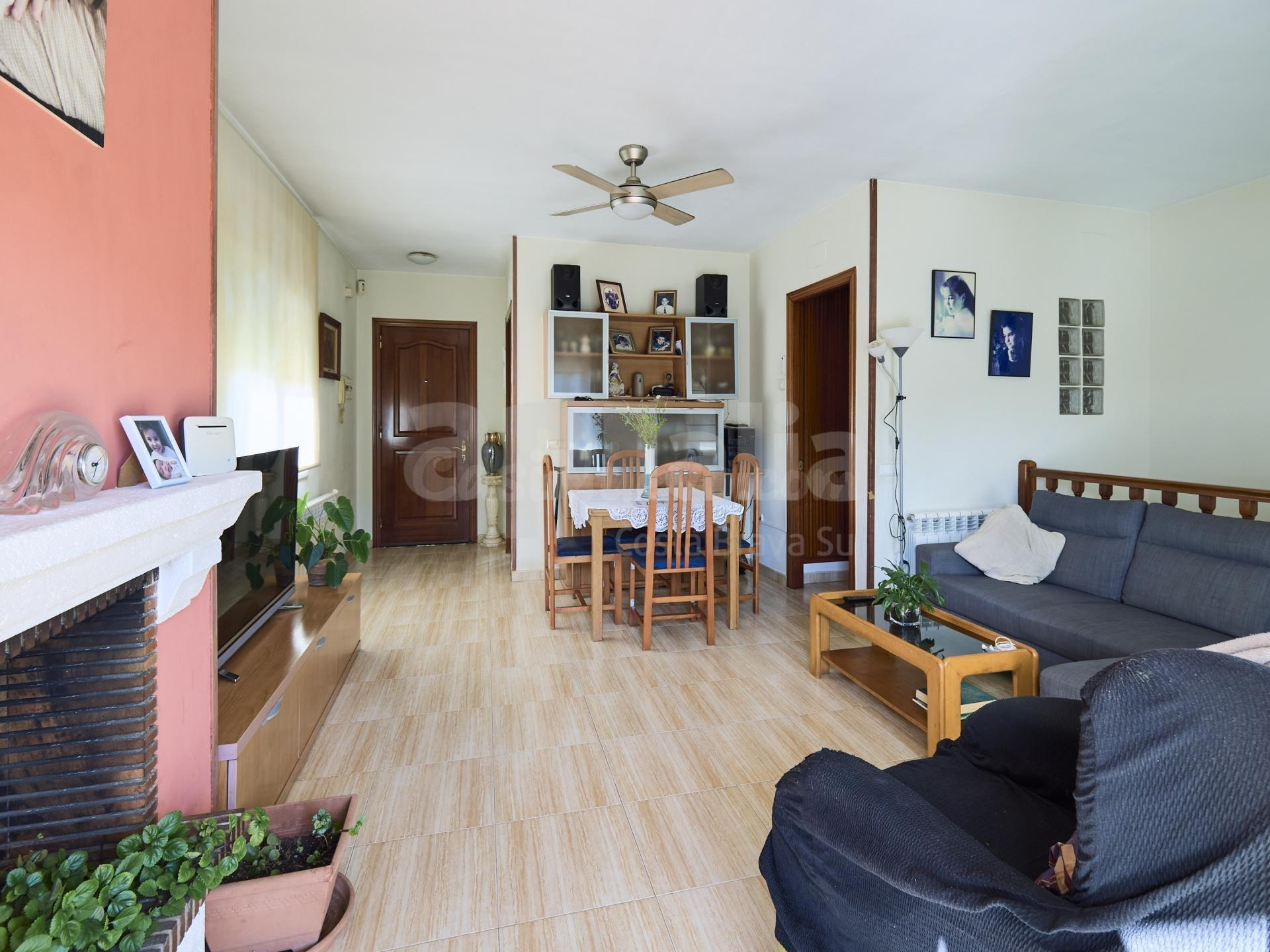 Encantadora Casa-Chalet Familiar en Lloret de Mar con Piscina y Jardín