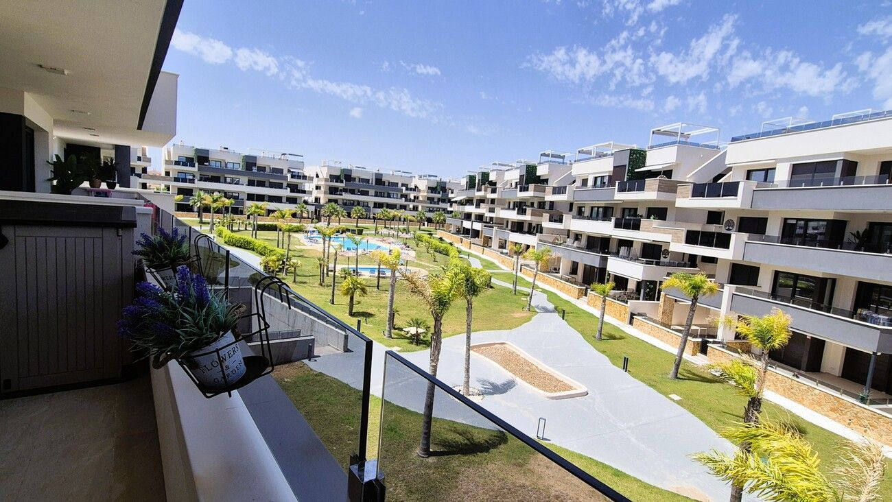 APARTAMENTO DE 3 DORMITORIOS 2 BAÑOS EN PLAYA FLAMENCA ( ORIHUELA COSTA )