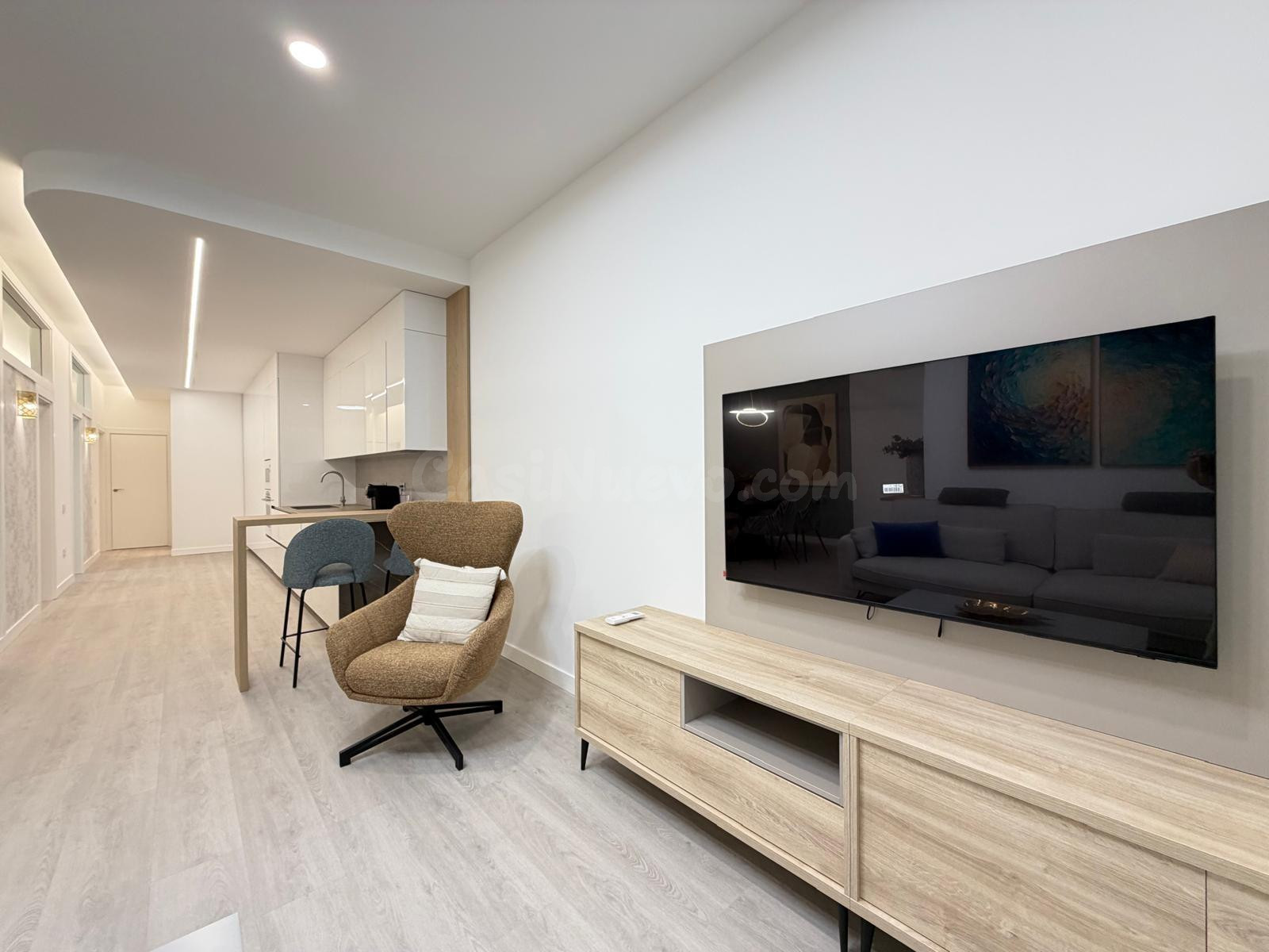 APARTAMENTO EN TORREVIEJA REFORMADO A 100 METROS DE PLAYA DEL CURA. CON SUPERFICIE DE 123 M2. Y TERRAZA 33 M2. 2 DORM. 2 BAÑOS.