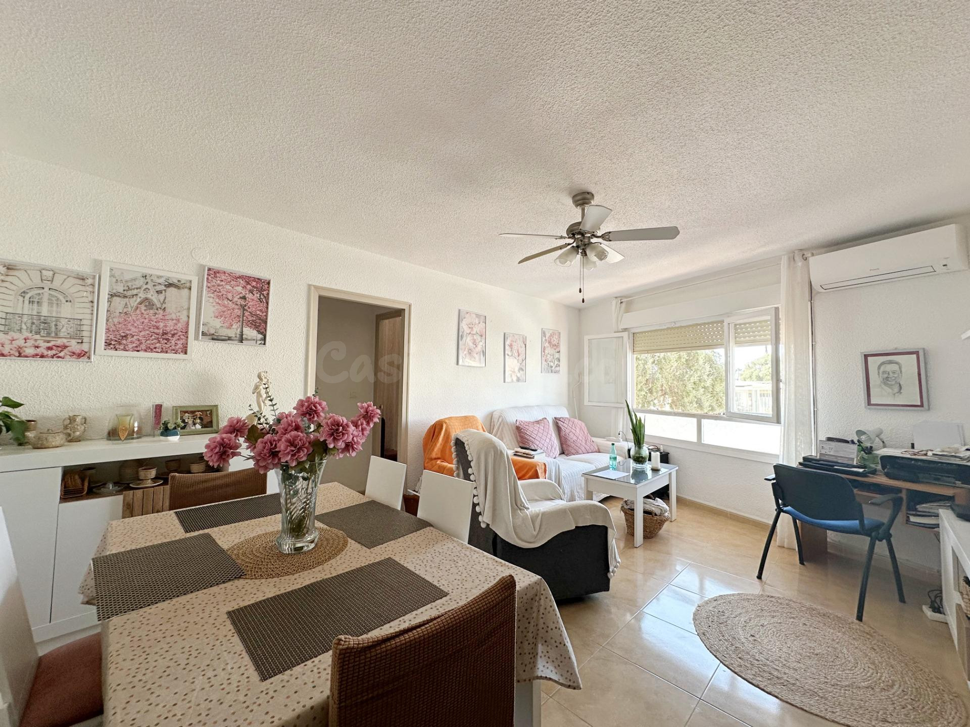 Apartamento de 2 dormitorios a pie de mar con vistas al Mediterráneo en Torrevieja