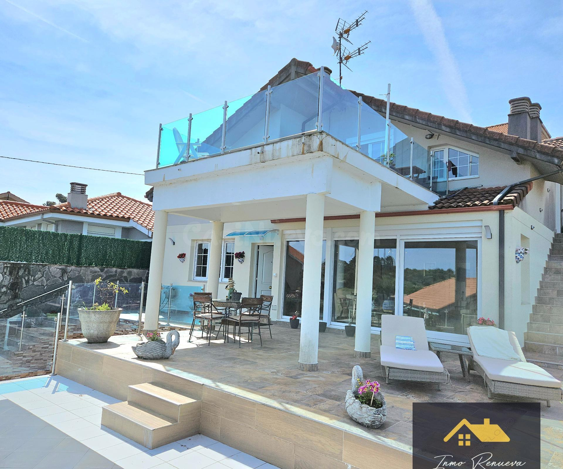 Se vende Chalet Independiente con vistas espectaculares a la Playa de Laredo con posibilidad de Nuda Propiedad