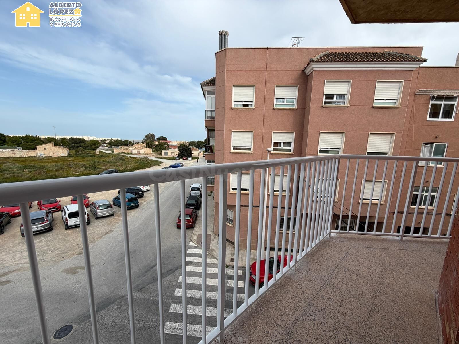 Se alquila magnifica vivienda de Septiembre a Junio en El Altet.