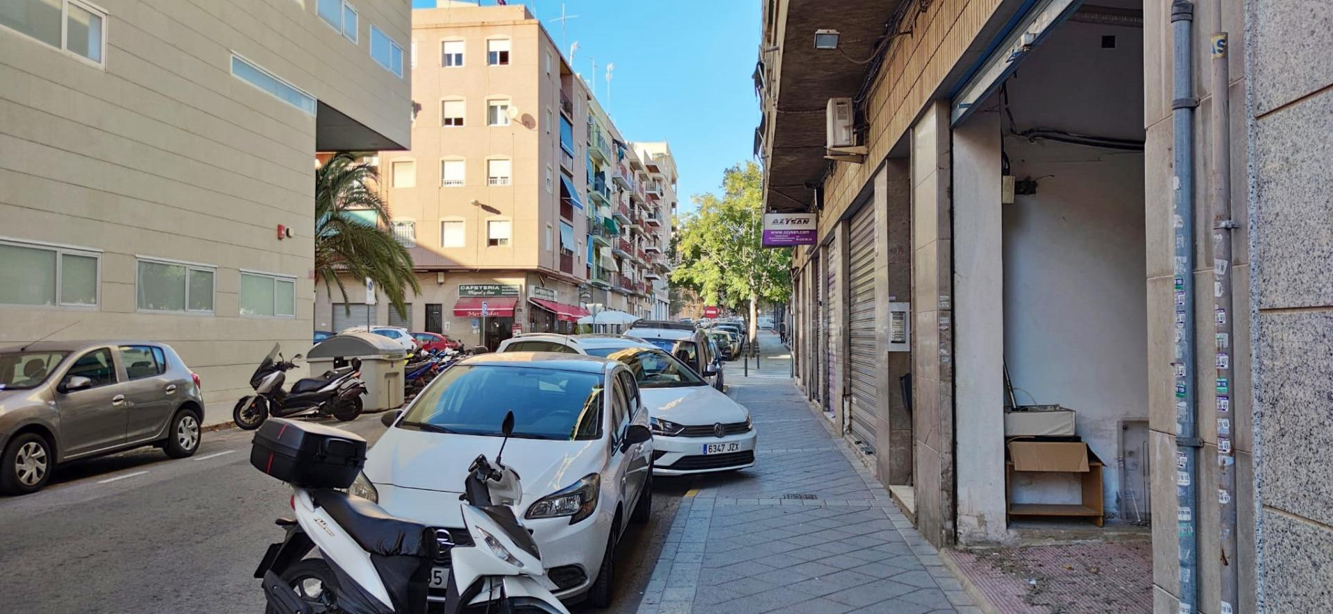 LOCAL EN VENTA EN ZONA DE PASO, FRENTE CENTRO DE SALUD DOCTOR SAPENA.