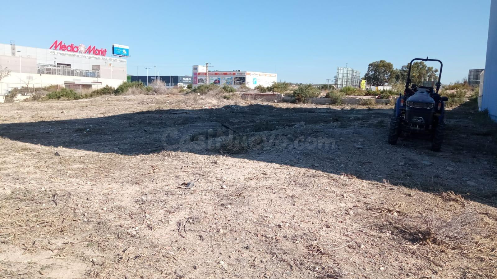 PARCELA CERCA DE  MEDIA MARKT