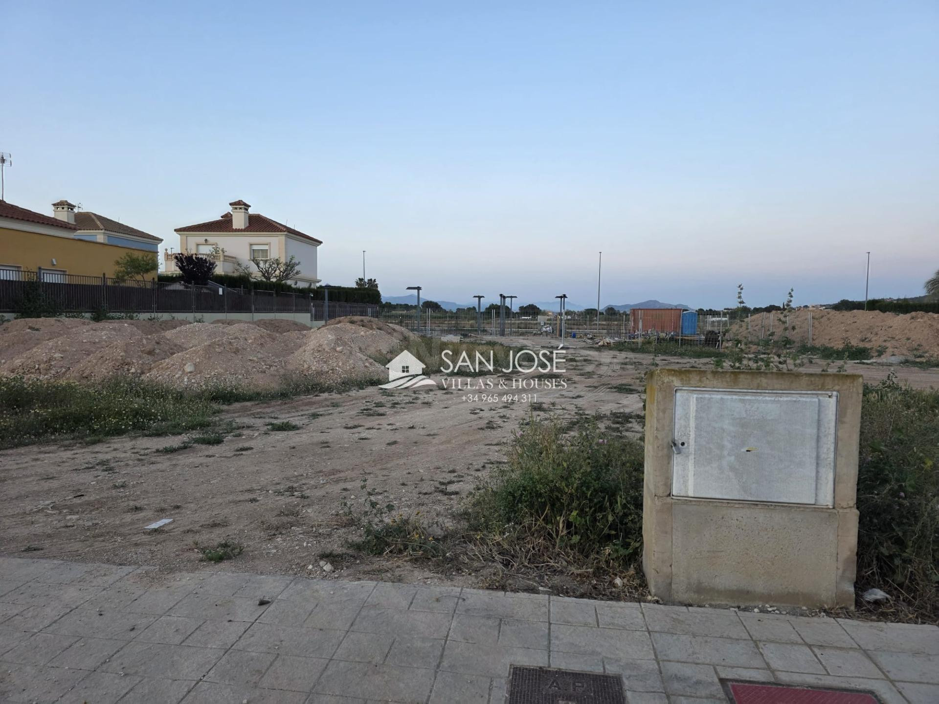 VENTA DE PARCELA URBANA EN ASPE, ZONA URBANIZACIÓN VIRGEN DE LAS NIEVES