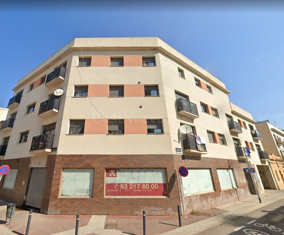 Venta de Local OKUPADO en Calle RAFAEL CASANOVA Nº 37 Viladecans (Barcelona).