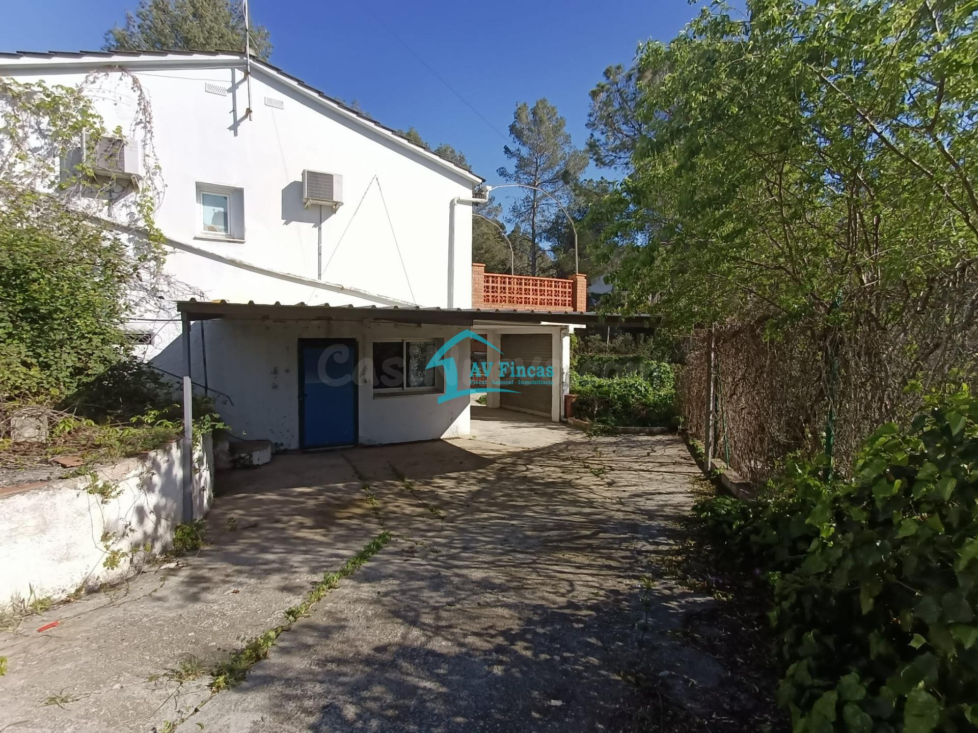 CASA OKUPADA EN VENTA EN Calle Taio 4 de CASTELLVI DE ROSANES (Barcelona).