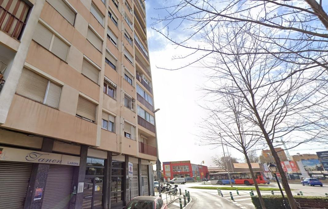 Se vende piso okupado en Vía SANT OLEGUER Nº 2 Barberà del Vallès (Barcelona).