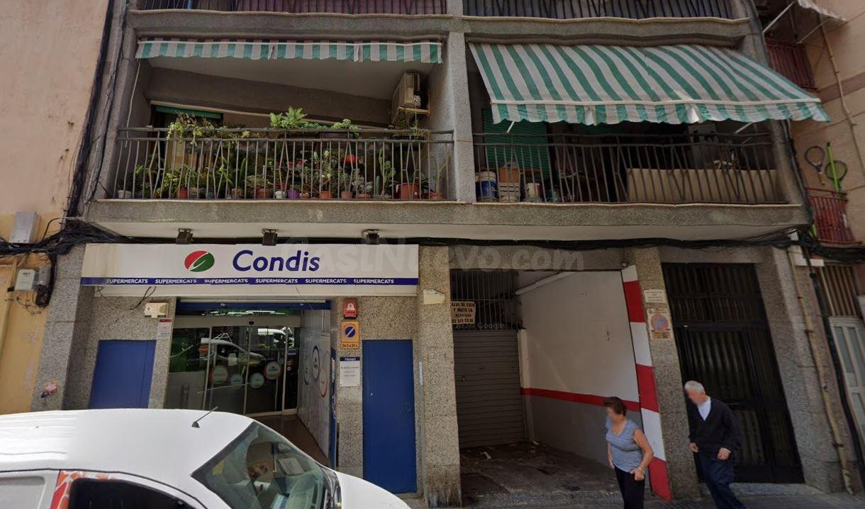 FANTÁSTICO PISO en Calle Doctor Torres i Bages 15 de Santa Coloma de Gramenet (Barcelona).