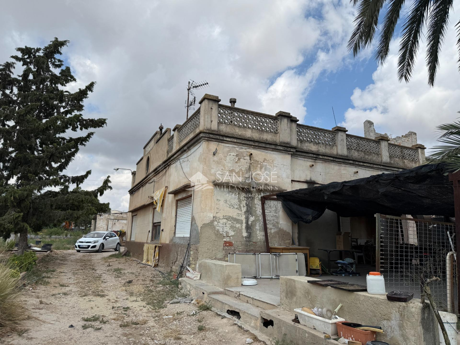 SE VENDE PARCELA DE TERRENO RÚSTICO CON POZO, CASA PARA REFORMAR Y ALMACÉN