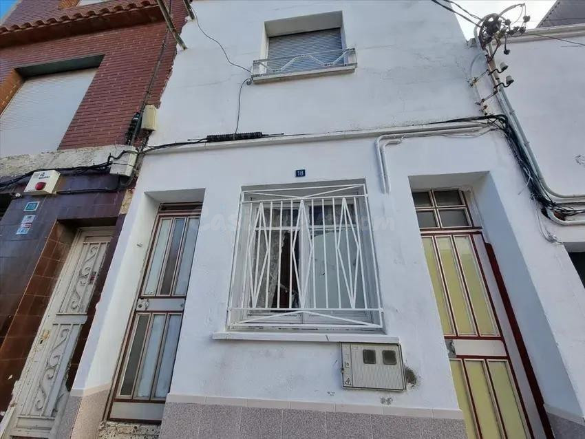 SE VENDE CASA OKUPADA en Calle Princep De Viana Nº 18 Terrassa (Barcelona).