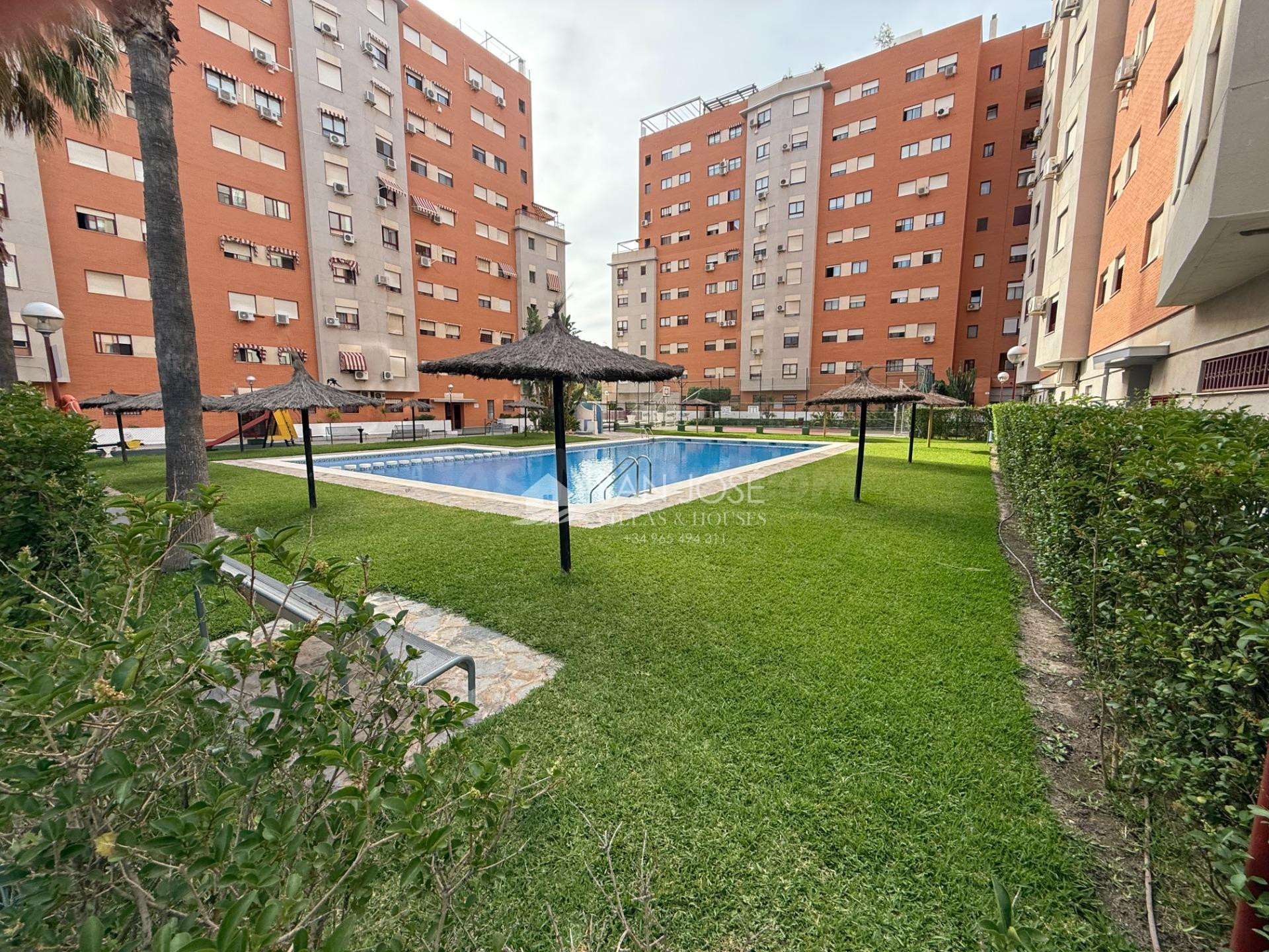 SE VENDE PISO EN ALICANTE AVDA. DEP. MIRIAM BLASCO RESIDENCIAL ALBATROS CON APARCAMIENTO, PISCINA, TRASTERO