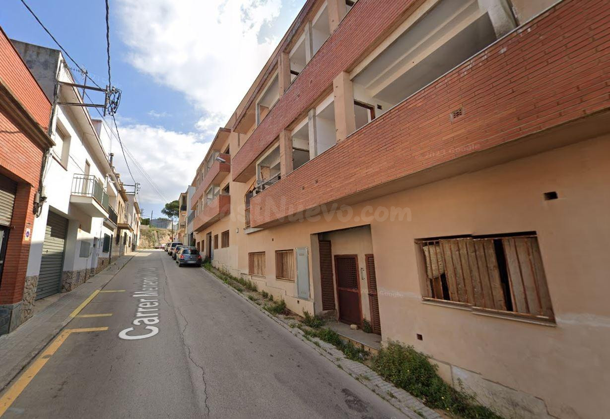 Se vende piso OKUPADO en Calle Ramón Y Cajal 31 de Tordera (Barcelona).