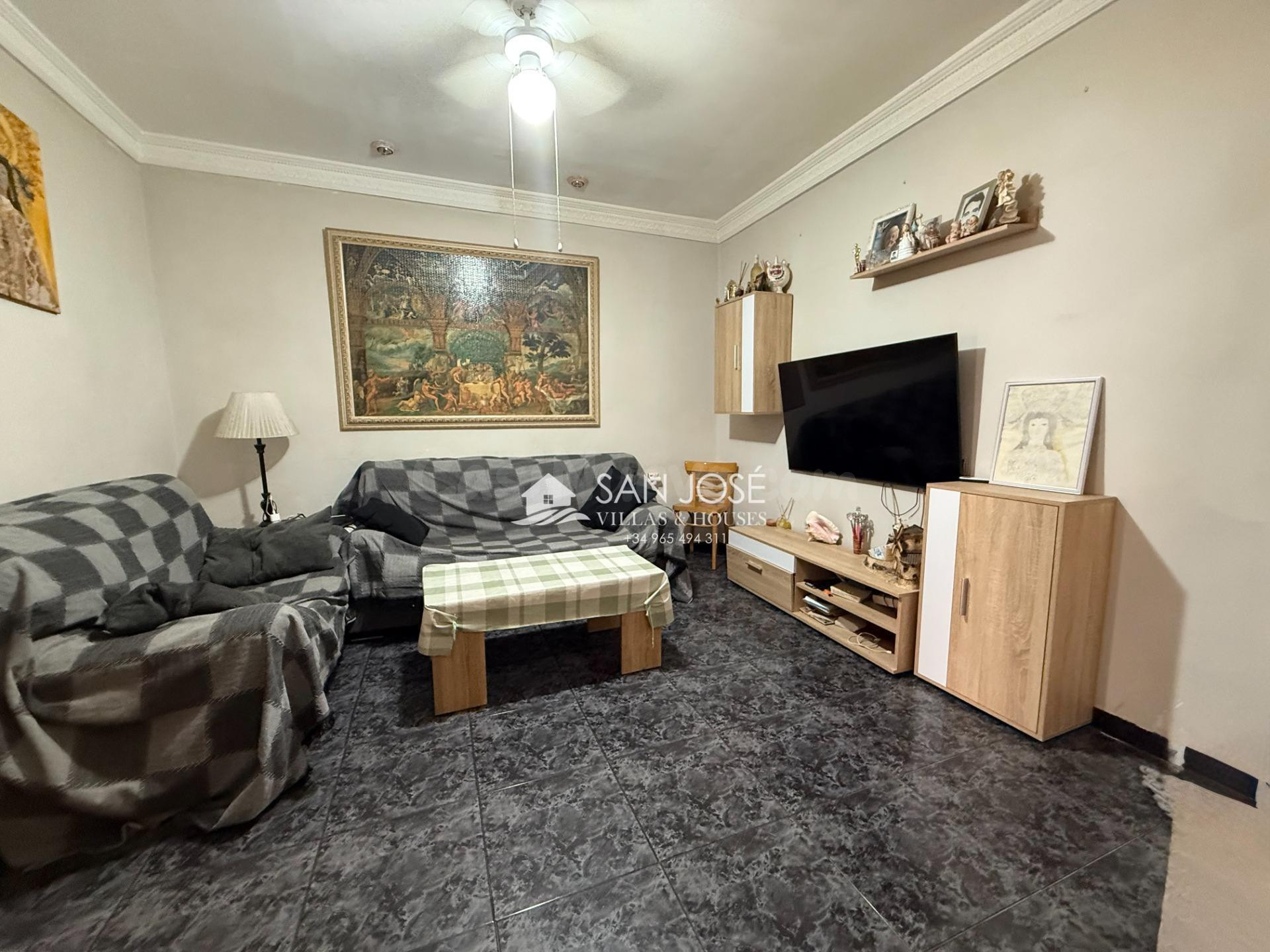 SE VENDE  CASA EN ASPE CON TERRAZA Y TODO EXTERIOR