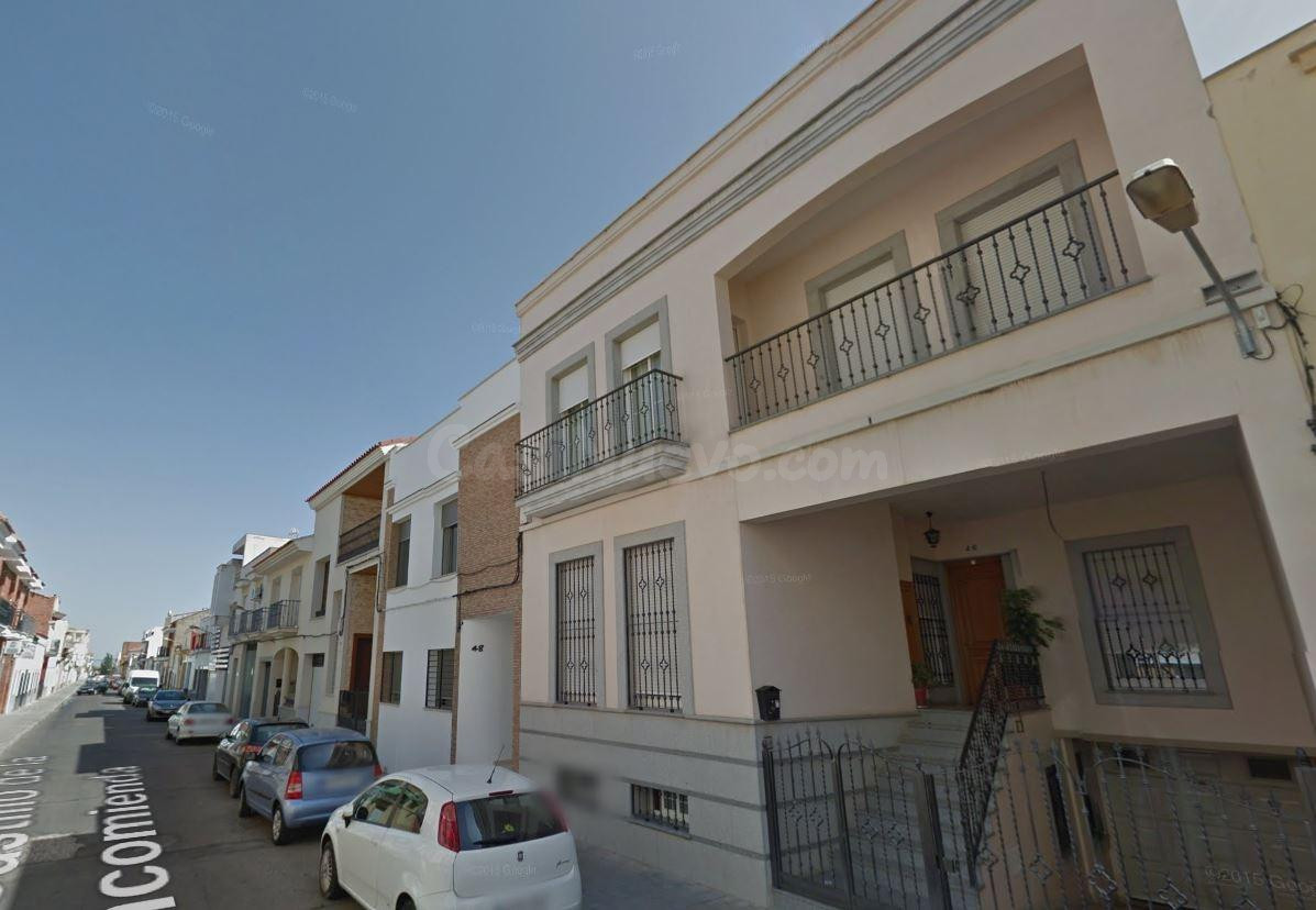 Se vende casa adosada OKUPA en Villanueva de la Serena (Badajoz).