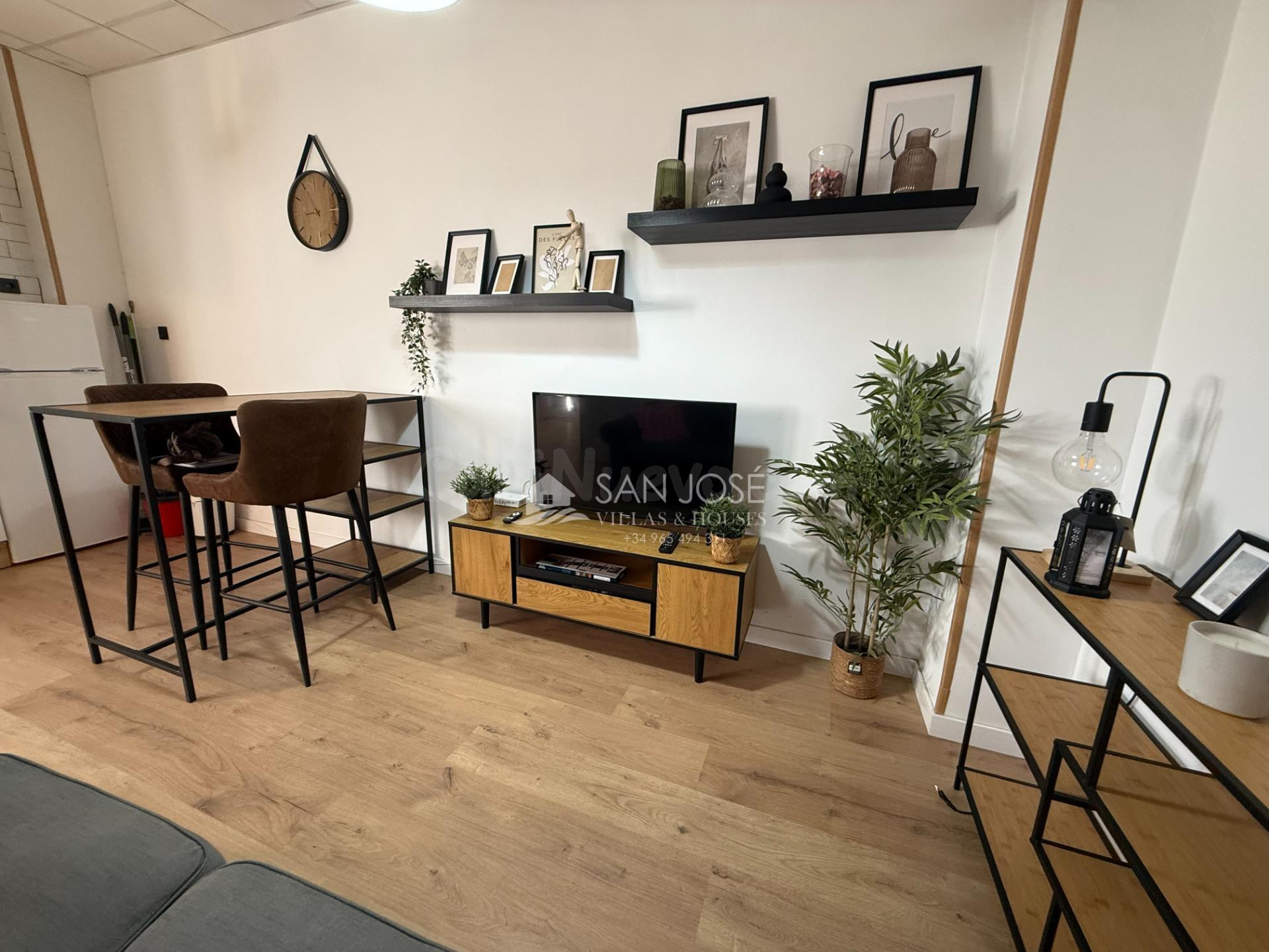 SE VENDE LOCAL COMERCIAL HABILITADO COMO ESTUDIO SIN CAMBIO DE USO