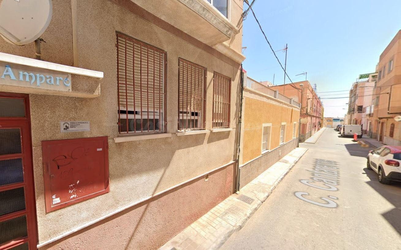 Se vende piso OKUPA en Calle Cantareros 109 de Almería (Almería).