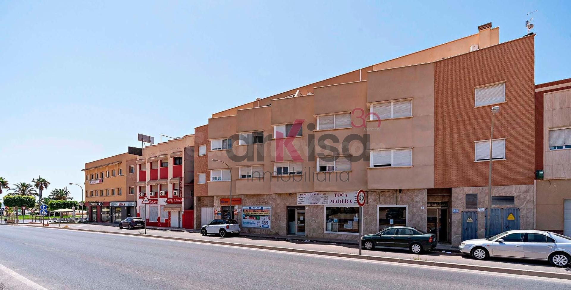 Amplia vivienda exterior de 3 dormitorios con opción de garaje y trastero en Santa María del Águila (El Ejido)