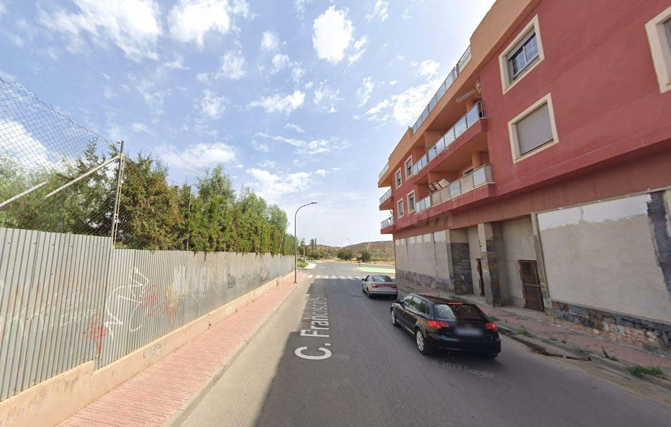 Se vende piso OKUPA en Águilas (Murcia).