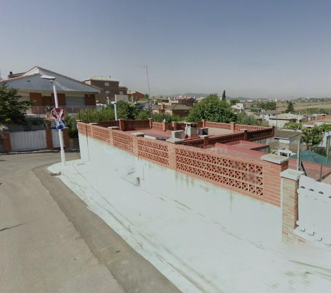 Se vende casa OKUPADA en Calle Passió 10 de Rubí (Barcelona).