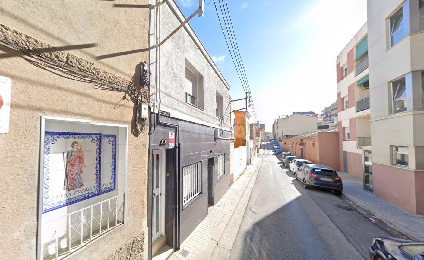 Se vende piso CESIÓN DE REMATE en Cañada Santa Eulalia 44 de Sabadell (Barcelona).