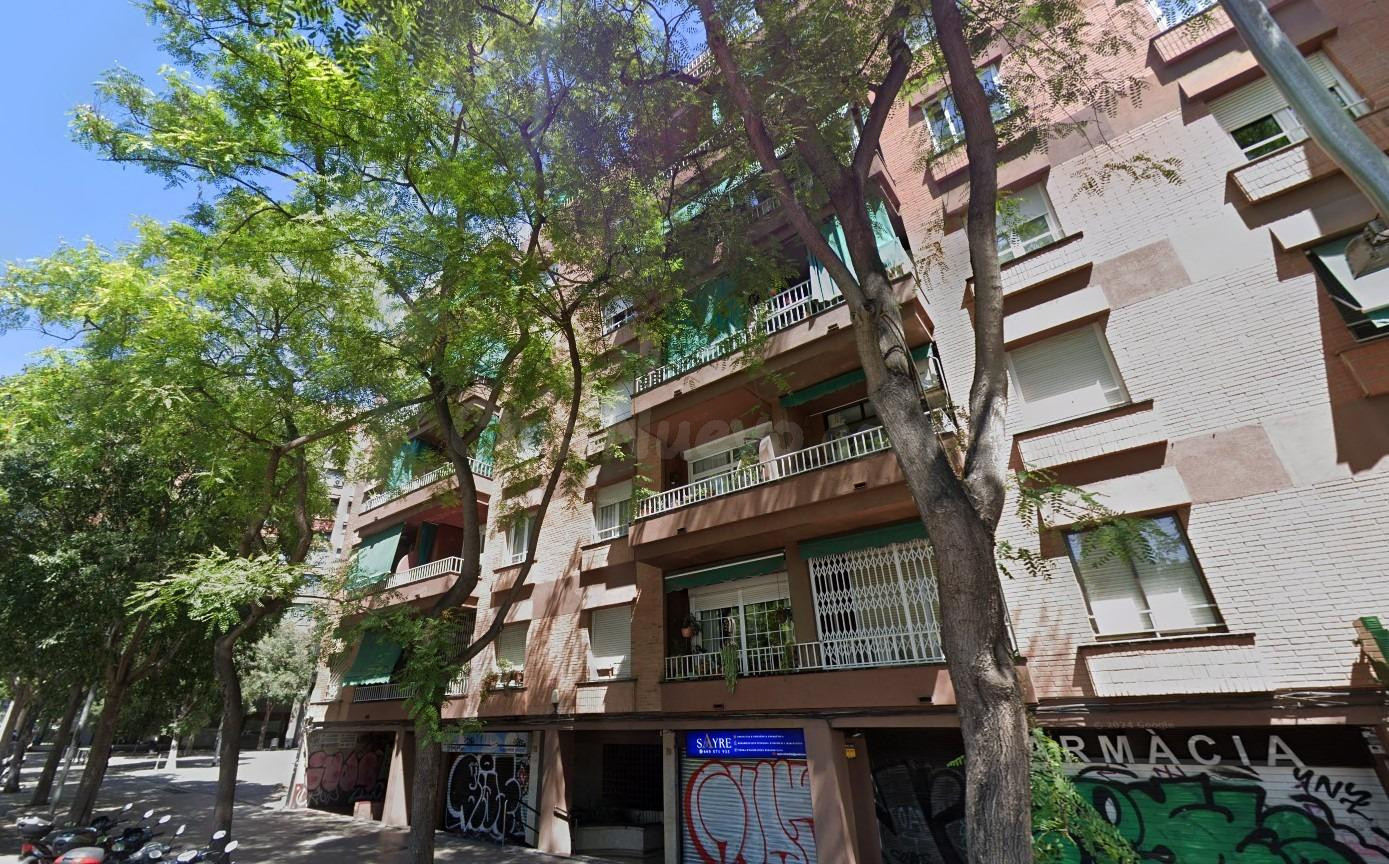 Se vende piso OKUPADO en Calle Minería 70 de Barcelona (Barcelona).