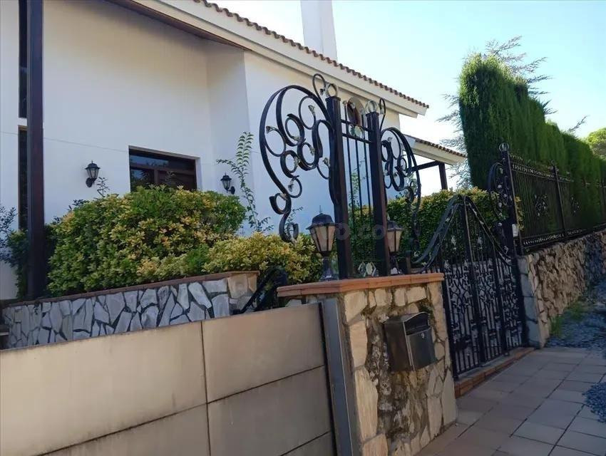 Se vende residencial OKUPADO en Calle Lluis Bonet I Gari de Argentona (Barcelona).
