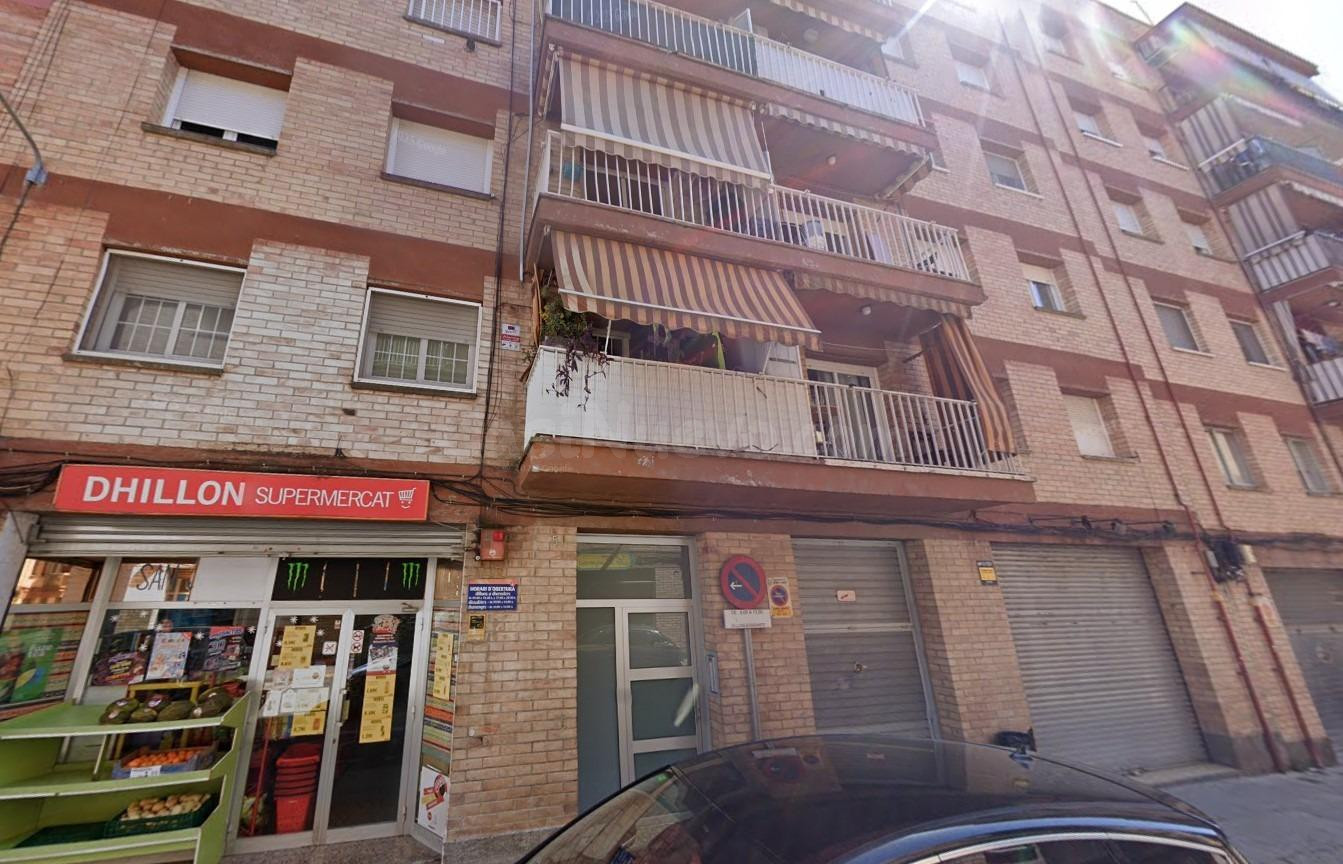 Se vende piso ALQUILADO en Calle Sant Jaume de Santa Margarida de Montbuí (Barcelona).