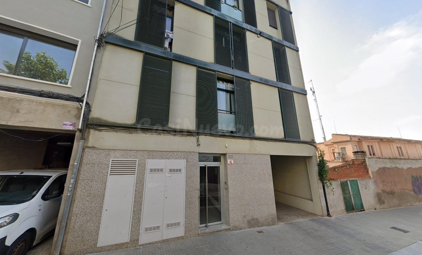 Se vende piso ALQUILADO en Carretera Rubí de Terrassa (Barcelona).